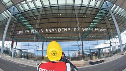 Notfalltest. Planer, Behörden und die Flughafengesellschaft warten gespannt auf den nächsten Dienstag. Dann entscheidet sich beim Test der Brandschutzanlage, wie es beim BER weitergeht.