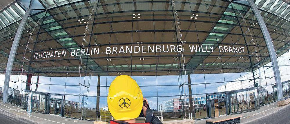 Notfalltest. Planer, Behörden und die Flughafengesellschaft warten gespannt auf den nächsten Dienstag. Dann entscheidet sich beim Test der Brandschutzanlage, wie es beim BER weitergeht.