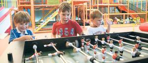 Mal richtig austoben. Johann, Adrian und Julian gestern im Indoorspielplatz.