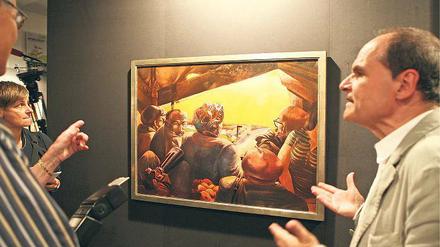 Erster Vorgeschmack. Der Kunsthistoriker Eckhart Gillen (r.) vor Arno Rinks „Heimfahrt“ aus der Plattner-Sammlung.