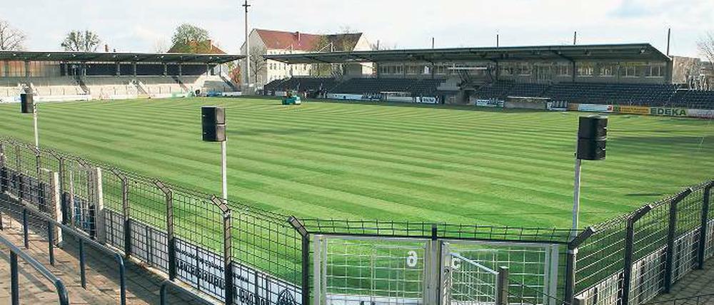Schmuckkästchen. Das Karl-Liebknecht-Stadion wurde für acht Millionen Euro aus Mitteln des Konjunkturpakets II der Bundesregierung saniert. Für die Betriebskosten erhält der SV Babelsberg jährlich 150 000 Euro von der Stadt Potsdam.