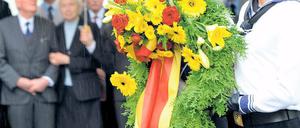 Gedenken: Soldaten legten Kränze in der Kaserne nieder.