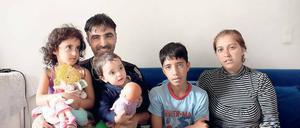 Leben im Asylbewerberheim. Zahirat Jusinov und seine Familie, die aus Mazedonien nach Potsdam kamen.