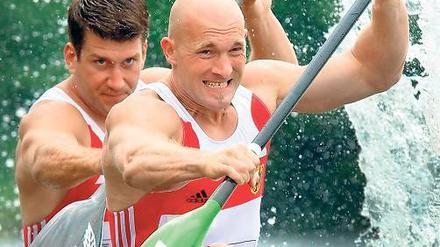 Gemeinsam im Boot und nun auch in einer Firma. Ronald Rauhe (vorn) und Jonas Ems paddeln im August bei den Olympischen Spielen auf dem Dorney Lake.
