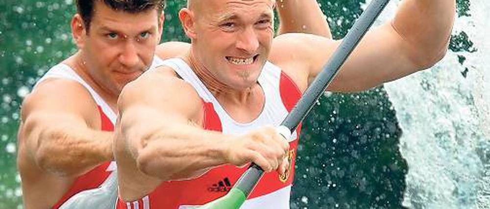 Gemeinsam im Boot und nun auch in einer Firma. Ronald Rauhe (vorn) und Jonas Ems paddeln im August bei den Olympischen Spielen auf dem Dorney Lake.