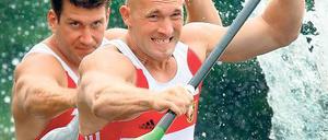 Gemeinsam im Boot und nun auch in einer Firma. Ronald Rauhe (vorn) und Jonas Ems paddeln im August bei den Olympischen Spielen auf dem Dorney Lake.