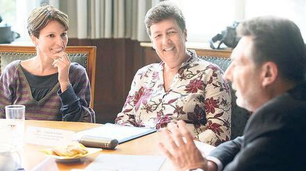 Auftakt. Valeria Bruschi (l.) mit der Leiterin der Potsdamer Sicherheitskonferenz Ursula Löbel und Oberbürgermeister Jann Jakobs.