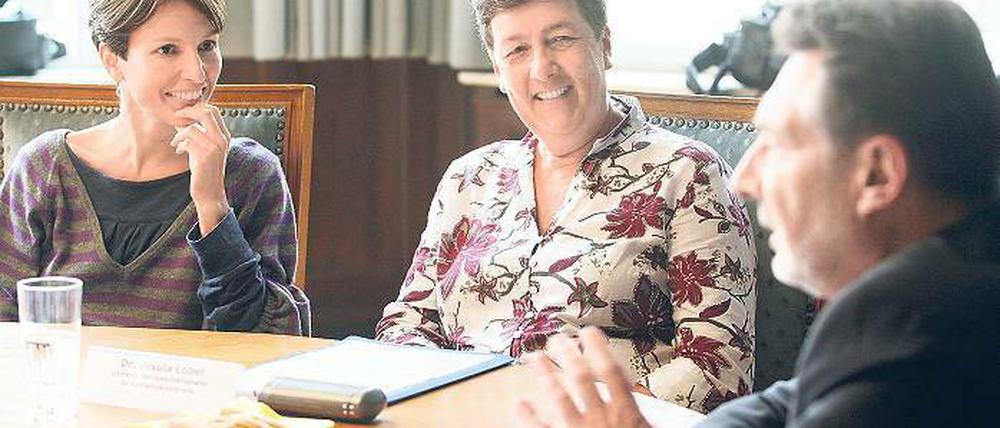 Auftakt. Valeria Bruschi (l.) mit der Leiterin der Potsdamer Sicherheitskonferenz Ursula Löbel und Oberbürgermeister Jann Jakobs.