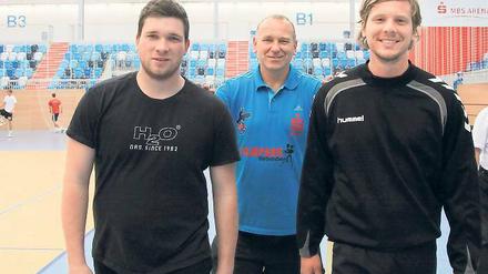 Neue Leute. Rüdiger Bones mit Thilo Leusch- ner (l.) und Alexander Auerbach.