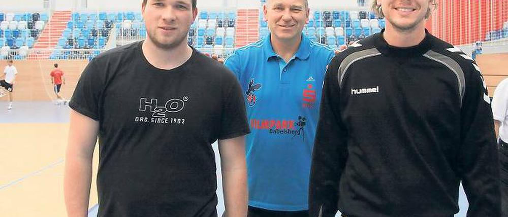 Neue Leute. Rüdiger Bones mit Thilo Leusch- ner (l.) und Alexander Auerbach.