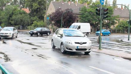 Nadelöhr. Noch rollt der Verkehr vierspurig – ab nächster Woche sind die Autos an der Kreuzung Horstweg/Heinrich-Mann-Allee nur noch in jede Richtung einspurig unterwegs. Der Knotenpunkt wird für gut eine Million Euro saniert.