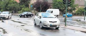Nadelöhr. Noch rollt der Verkehr vierspurig – ab nächster Woche sind die Autos an der Kreuzung Horstweg/Heinrich-Mann-Allee nur noch in jede Richtung einspurig unterwegs. Der Knotenpunkt wird für gut eine Million Euro saniert.