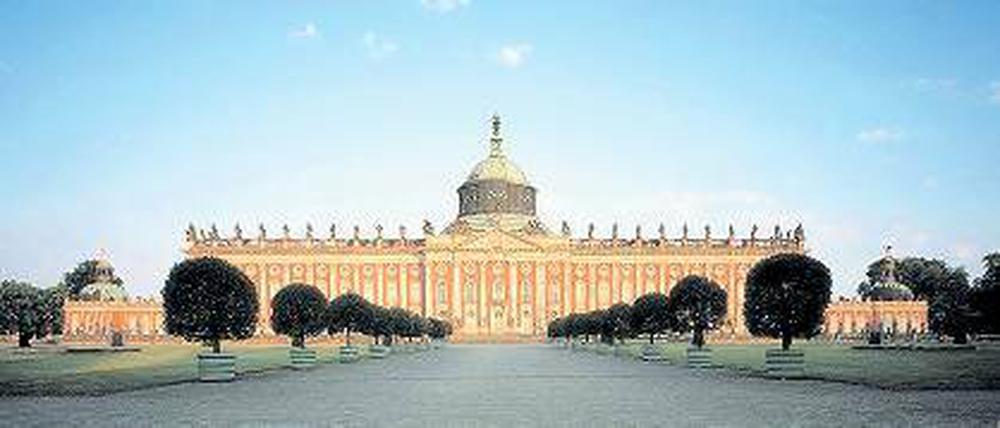 Reine Machtdemonstration. Das Neue Palais am Rande von Park Sanssouci.