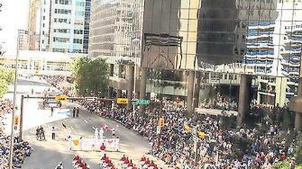 Durch die Straßen von Calgary. Der Fanfarenzug Potsdam bei der Parade.
