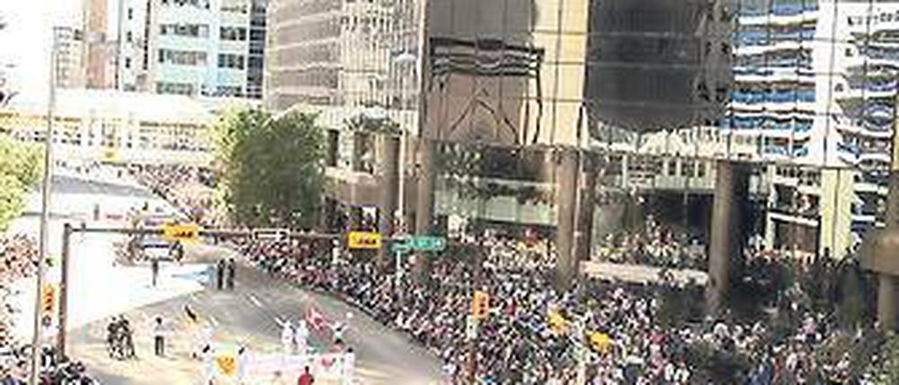 Durch die Straßen von Calgary. Der Fanfarenzug Potsdam bei der Parade.