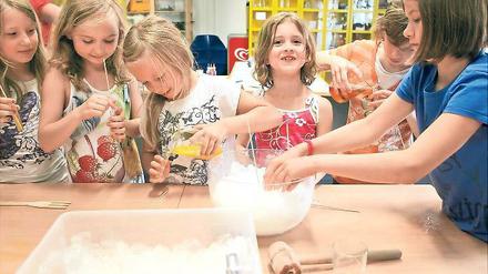Frostiger Leckerbissen. Im Babelsberger Extavium lernen Kinder, wie Eis hergestellt werden kann.