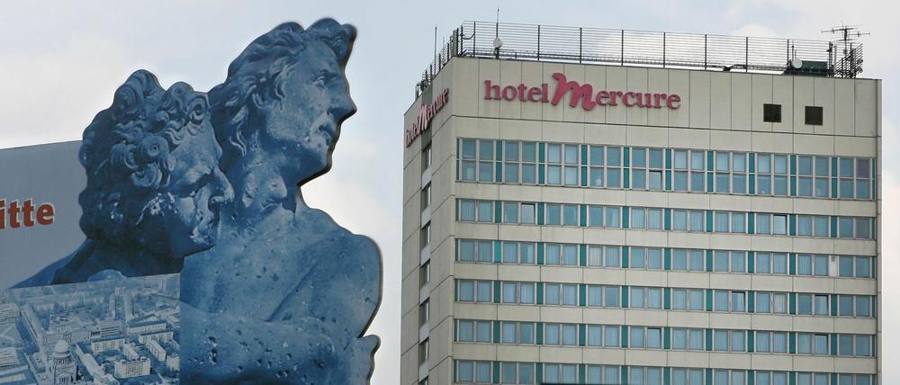 Blick aufs Mercure. Bleibt es stehen? Reißt es einer ab? Baut einer neu? Alle Fragen sind derzeit wieder offen.