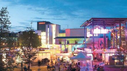 Erlebnisräume öffnen sich. 24 Stunden bietet die „Stadt für eine Nacht“ einen Veranstaltungsmarathon, der den Kulturstandort lebendig werden lässt. Alle Häuser und Freiluftplätze werden bespielt und der Eintritt ist frei.