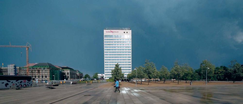 Idealer Platz. Blick vom Neuen Lustgarten zum Hotel „Mercure“. Das frühere Interhotel soll der von Hasso Plattner geplanten Kunsthalle weichen.