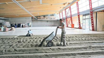 Keine Turnhalle. Der neue Rewe-Markt im Zentrum-Ost.