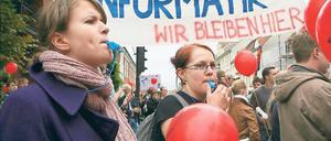 Lautstarker Protest. Rund 900 Potsdamer Studierende haben am Dienstagmittag in der Innenstadt protestiert. Sie wollen, dass die Jura- und Informatikstudiengänge in der Landeshauptstadt erhalten bleiben.