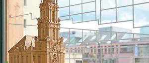Das Modell der Garnisonkirche. Ob das umstrittene Wiederaufbauvorhaben tatsächlich realisiert werden kann, hängt vom Spendenaufkommen ab. Nun meldet die Stiftung für den Wiederaufbau die bisher größte Einzelspende.