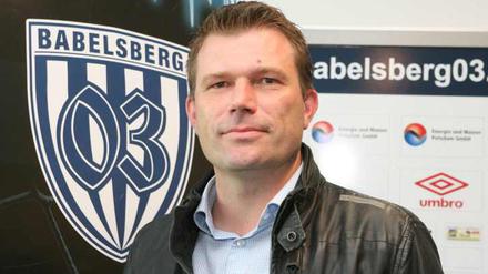 Benbennek (39) hatte bis Sommer 2011 den Regionalligisten Eintracht Braunschweig II trainiert, danach war er arbeitslos und als Scout tätig. Nun trainiert er den SV Babelsberg 03