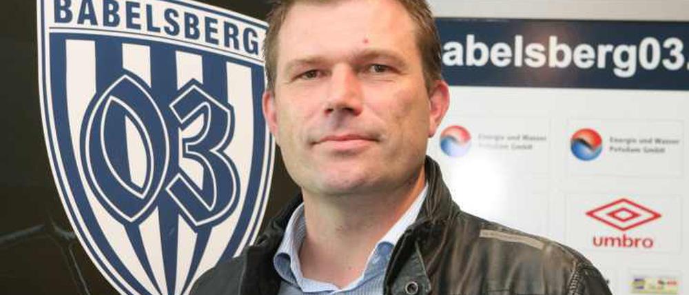 Benbennek (39) hatte bis Sommer 2011 den Regionalligisten Eintracht Braunschweig II trainiert, danach war er arbeitslos und als Scout tätig. Nun trainiert er den SV Babelsberg 03
