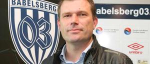 Benbennek (39) hatte bis Sommer 2011 den Regionalligisten Eintracht Braunschweig II trainiert, danach war er arbeitslos und als Scout tätig. Nun trainiert er den SV Babelsberg 03