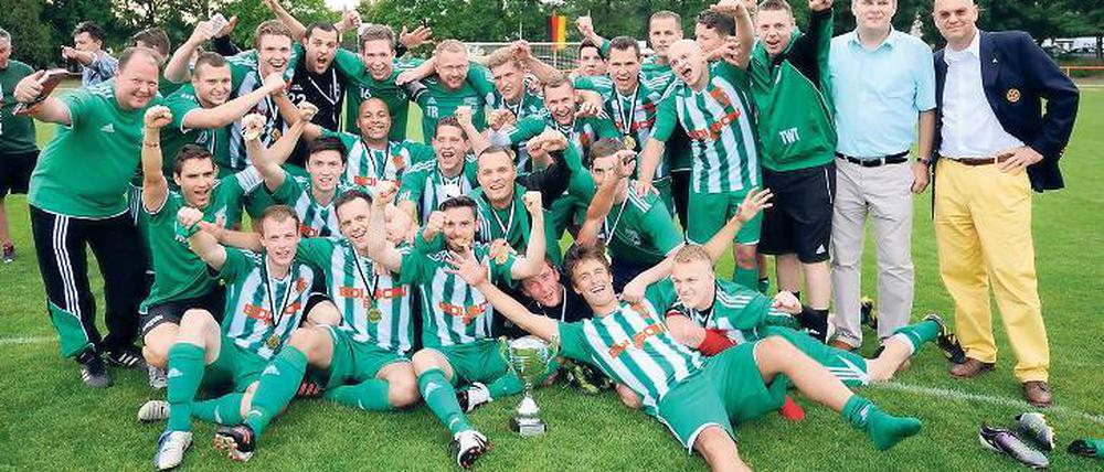 Grün-weißer Jubel. Brieselang siegte im Kreispokalfinale mit 2:1.