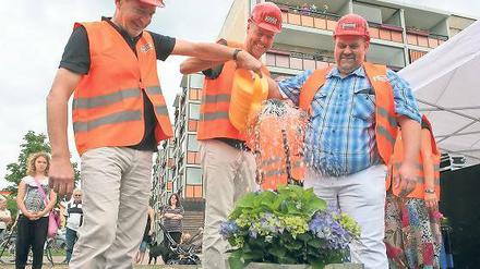 Es ist angegossen. Der Baustart für die Gartenstadt erfolgte mit der Gießkanne.