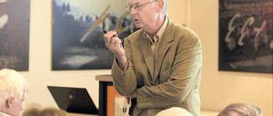 „Wenn Sie Hugenotte sein wollen, müssen sie Ihren Namen in Frankreich finden.“ Professor Jürgen Udolph, 15 Jahre lang der Namensexperte auf Radio eins, während seines Vortrags in der Potsdamer Urania.