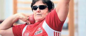 Mit der Kugel weit wie noch nie. Die blinde und querschnittsgelähmte Martina Willing vom SC Potsdam stieß am Wochenende mit 8,92 Meter einen neuen Weltrekord in ihrer Schadensklasse F56.