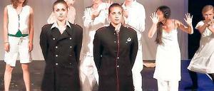 Fast ein Leben lang wildfremd. Davon erzählt „Wildfremd – Peer auf der Platte“ von der Theatergruppe Tarántula.