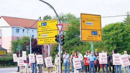 Ließen Rechtsextreme nicht zu Wort kommen: Gegendemonstranten in Teltow.