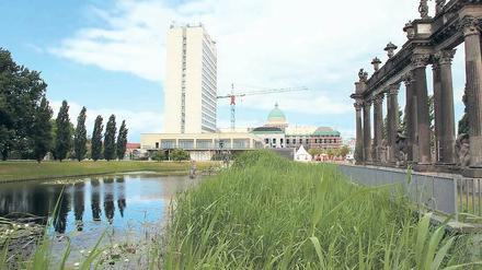 „Wir wollen klare Antworten. Wohin soll der Weg gehen?“ Die Zukunft des Hotelhochhauses in der Potsdamer Mitte ist momentan völlig offen.
