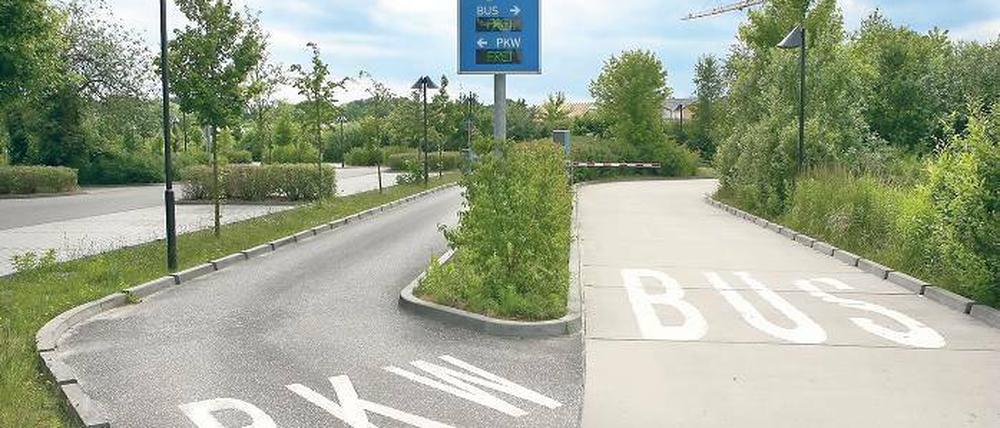 Extra angelegt, um die Ribbeckstraße zu entlasten: Der Krongut-Parkplatz entstand 2007, um den Reisebustourismus zu bewältigen.