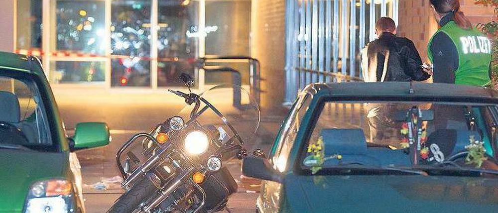 Schüsse im Dunkeln. Rocker André Sommer wollte Sonntag früh gerade mit seinem Motorrad wegfahren, als ein Mann auf ihn zutrat und laut einer Zeugin nach einem kurzen Wortwechsel abdrückte.