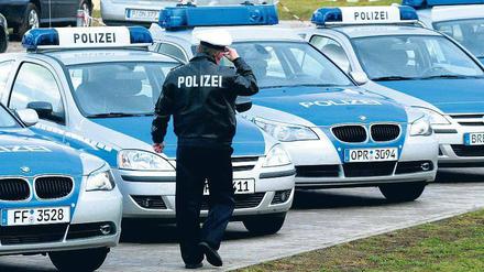 Einmalig. Nach Plänen der brandenburgischen Landesregierung sollen Polizisten, Justizvollzugsbeamte und Feuerwehrleute künftig bis 67 Jahre arbeiten und damit länger als in allen anderen Bundesländern.