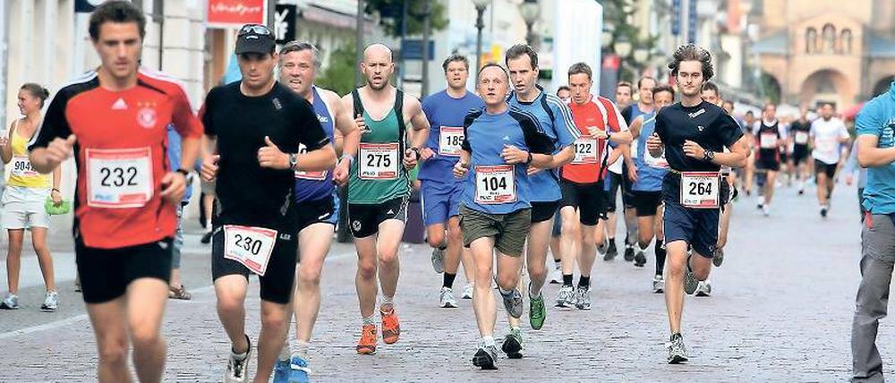 Ab durch die City. Für die 20. Jubiläumsauflage des Internationalen Sparkassenlaufs – Preußische Meile werden im Hauptlauf rund 500 Teilnehmer aus mehreren Bundesländern und Potsdams Schweizer Partnerstadt Luzern erwartet.