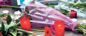 Gedenken in Kreuzberg. In der Köthener Straße 37A in Berlin-Kreuzberg wurde die 30-Jährige von ihrem Ehemann erstochen und zerstückelt.