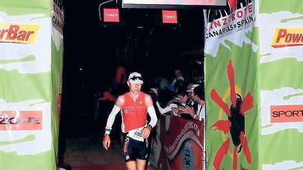 Geschafft. Helmut Schicketanz bei seinem Zieleinlauf in in Puerto del Carmen.