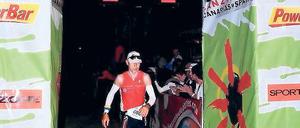 Geschafft. Helmut Schicketanz bei seinem Zieleinlauf in in Puerto del Carmen.