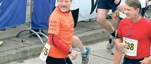 Rückwärtslaufen auch als Philosophie. Ralf Klug nach dem Start des Potsdamer Schlösserlaufs, der für ihn mehr lockeres Training war.