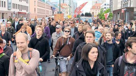 Gegen teures Wohnen. Über die Breite Straße zogen die Demonstranten in die Potsdamer Mitte.