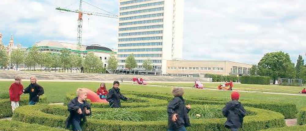 Labyrinth Lustgarten. Der größte Teil des Areals bleibt wie er ist. Der Wettbewerb soll lediglich die bereits jetzt bebaute Fläche zwischen Neptunbassin, Havelufer und Breiter Straße neu strukturieren.
