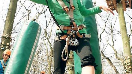 In luftiger Höhe. Auch der Abenteuerpark hat ein Kindertagsprogramm.