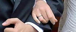 Ein Ring sie zu knechten? Hochzeitshighlights auf Video gebannt. 