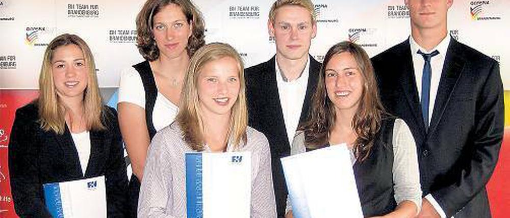 Neue Sportfördergruppe. Janine Kohlmann, Juliane Domscheit, Tabea Kemme, Felix Wolf, Sarah Mayer und Felix Wolf (v. l.) werden in Oranienburg studieren.
