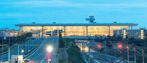 Über diesen Dächern ist Ruh’ – noch. Wenn der Flughafen in Schönefeld irgendwann eröffnet werden wird, dann möchten viele Anwohner und die Anlieger in den An- und Abflugschneisen gern weiter ruhig schlafen können – daher fordern sie ein ausgeweitetes Nachtflugverbot.